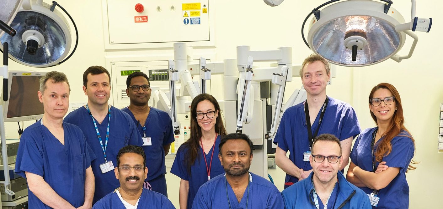 Robot assisted surgical team Robot-assisted surgeons with surgical robot